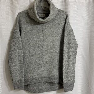 EUC Abercrombie & Fitch 3/4 length sleeve, hi-lo mid to heavy weight  sweater. L